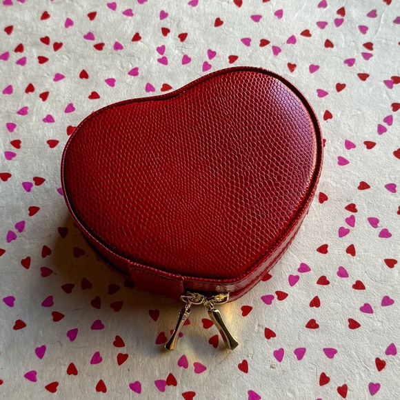 Brand New in Box Red Heart Jewelry Case - Picture 9 of 16